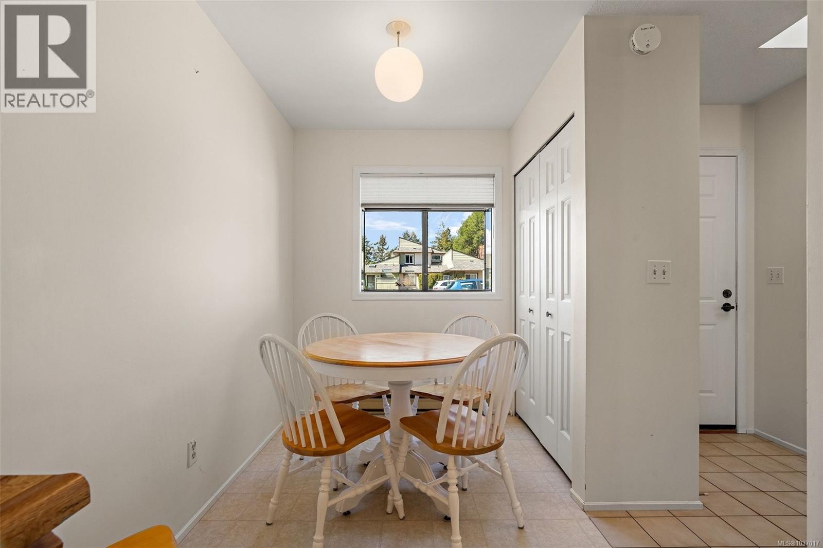 5 10008 Third St, Sidney, British Columbia  V8L 3B3 - Photo 7 - 1037017