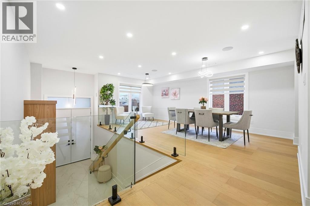1228 Alexandra Avenue, Mississauga, Ontario  L5E 2A5 - Photo 4 - 40817048