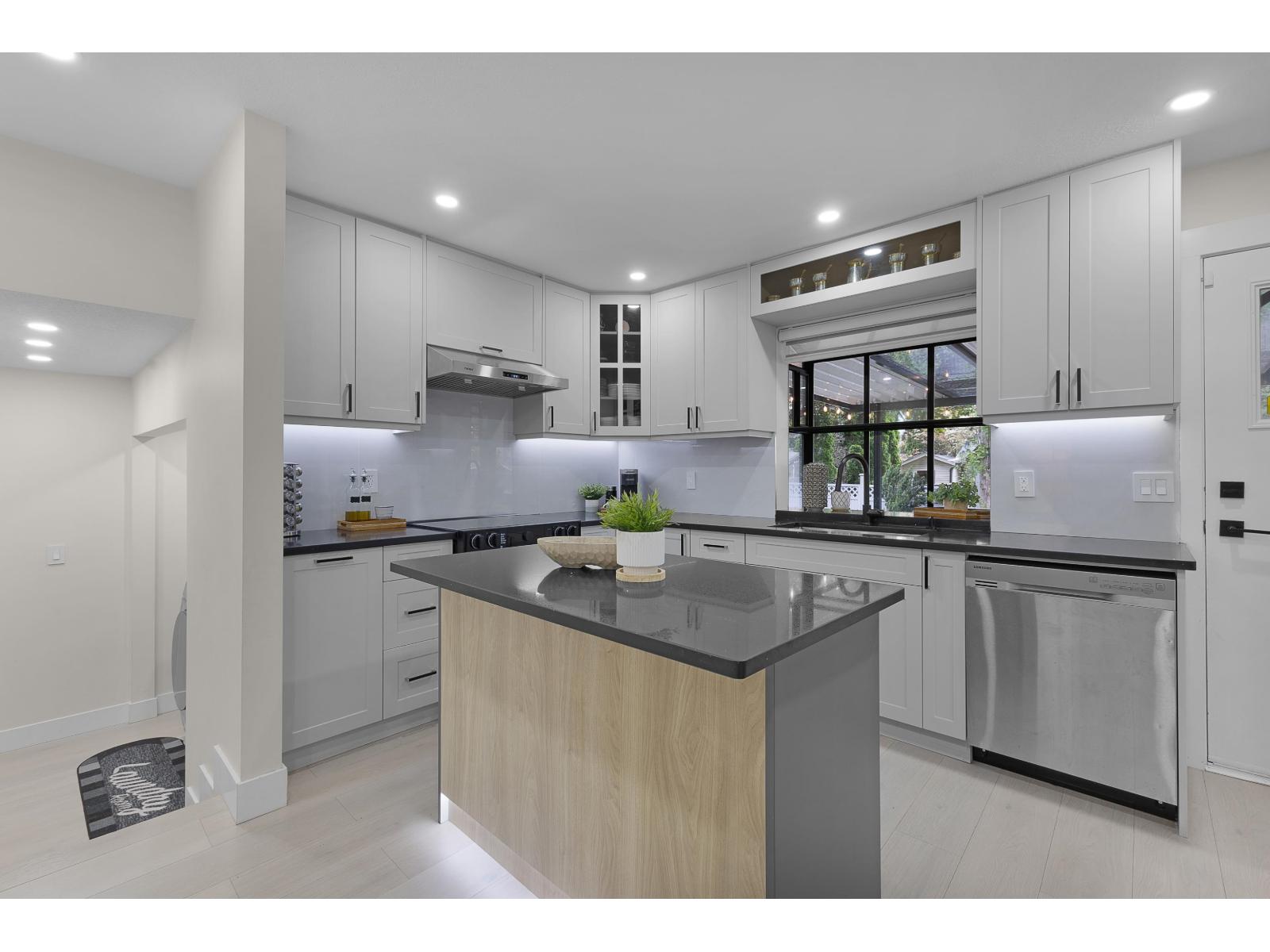 9763 155 Street, Surrey, British Columbia V3R 7G6 - Photo 5 - R3123932