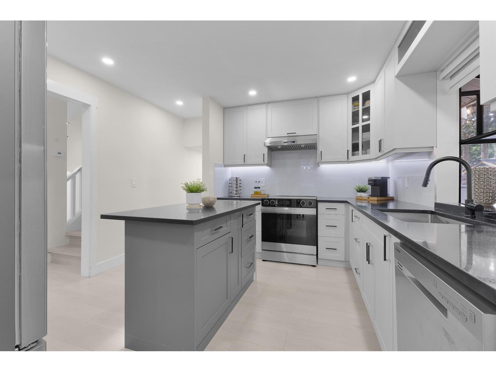 9763 155 Street, Surrey, British Columbia V3R 7G6 - Photo 7 - R3123932