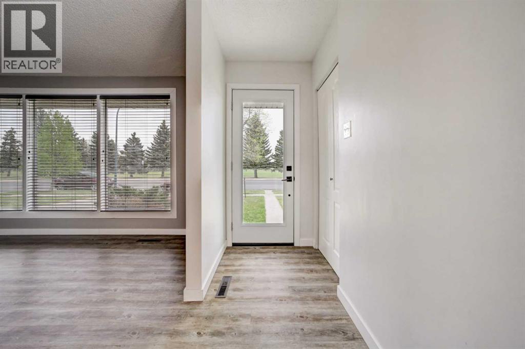 1216 Henderson Lake Boulevard S, Lethbridge, Alberta  T1K 3B7 - Photo 4 - A2309932