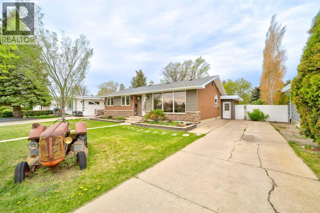 1216 Henderson Lake Boulevard S, Lethbridge, Alberta  T1K 3B7 - Photo 2 - A2309932