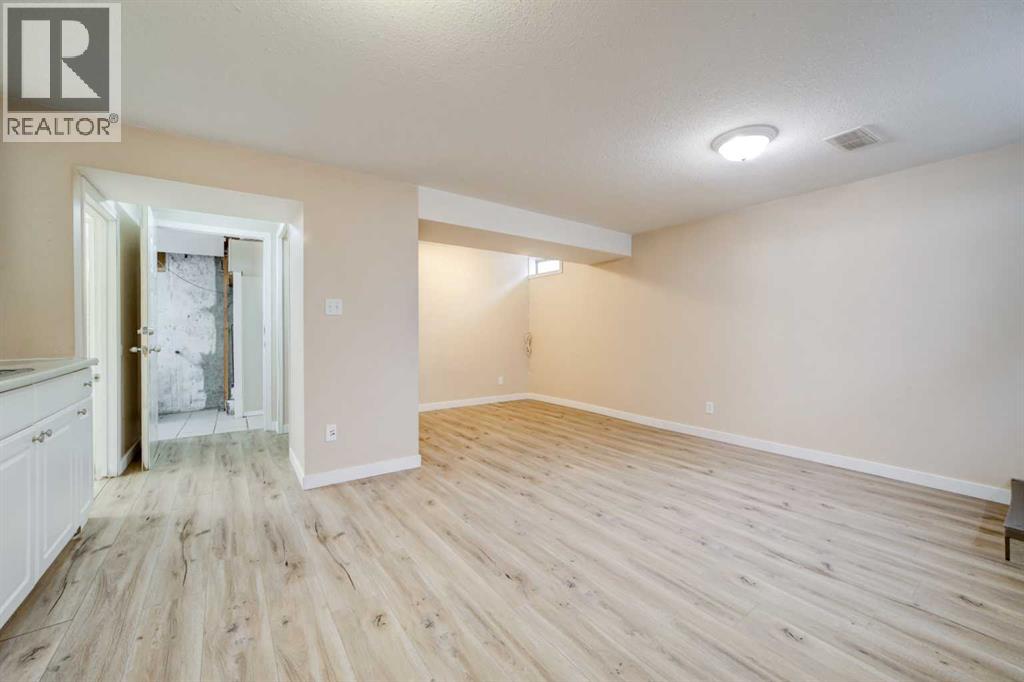 1216 Henderson Lake Boulevard S, Lethbridge, Alberta  T1K 3B7 - Photo 30 - A2309932