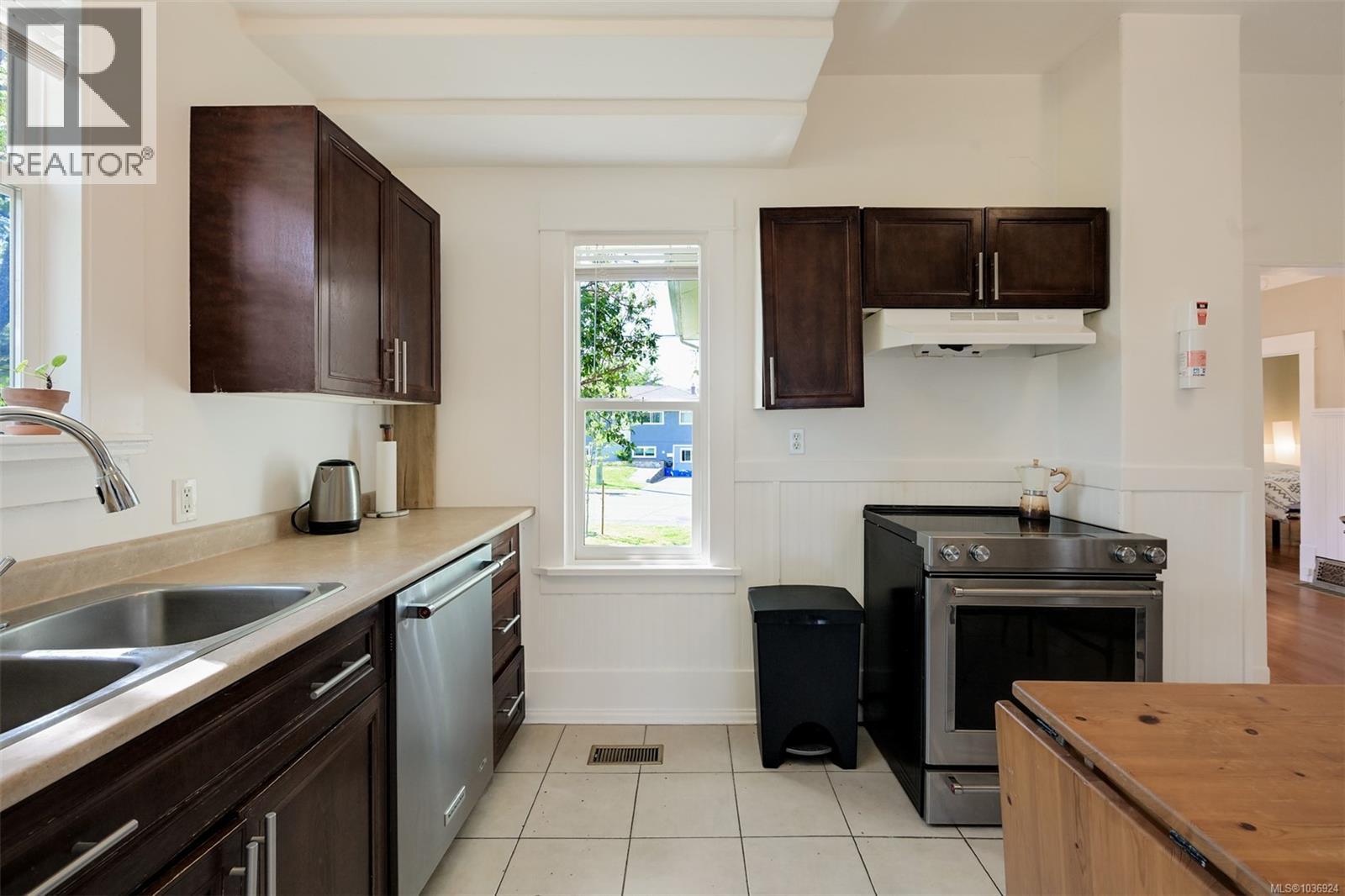 3091 Carroll St, Victoria, British Columbia  V9A 1R1 - Photo 22 - 1036924