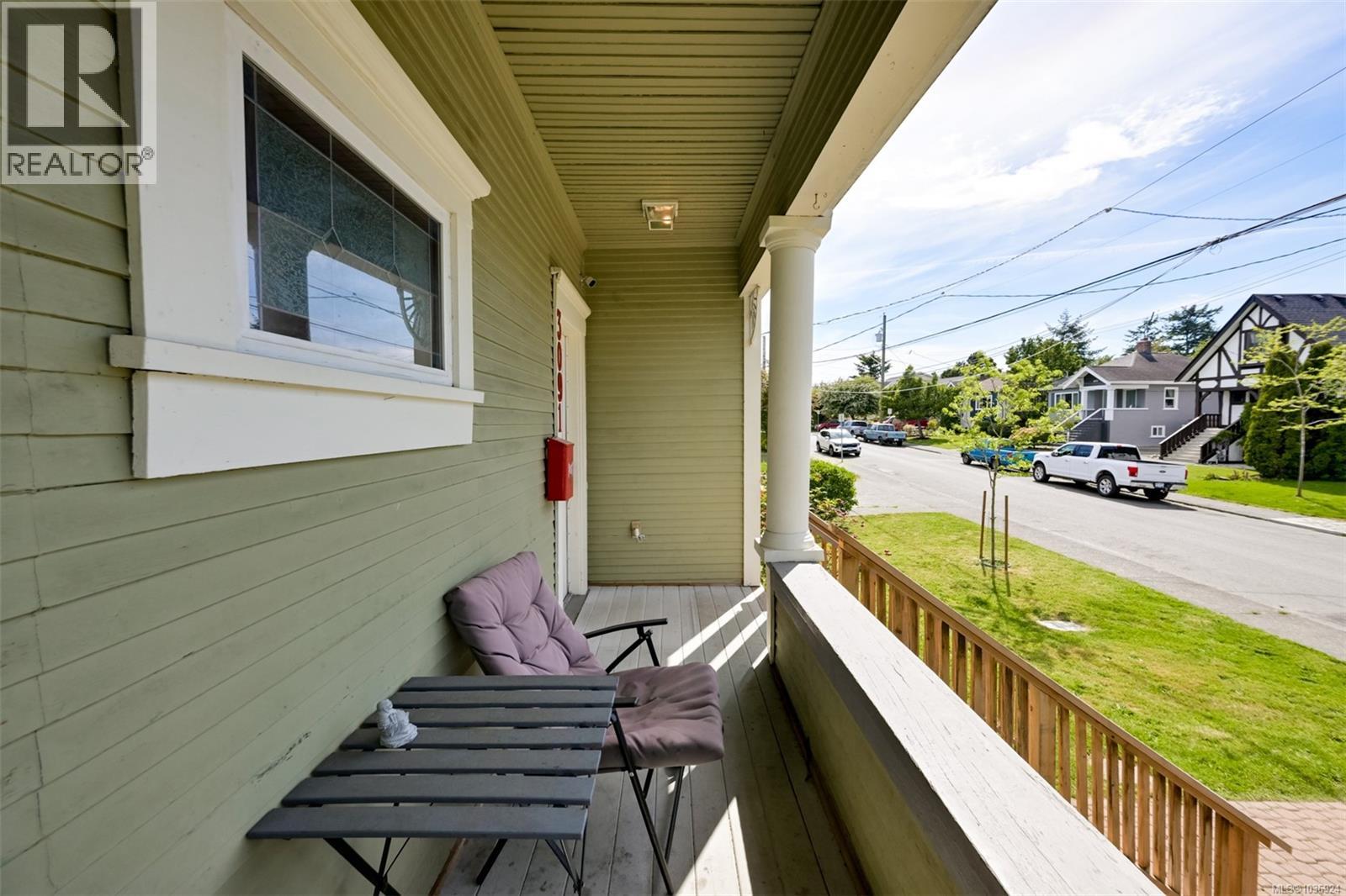 3091 Carroll St, Victoria, British Columbia  V9A 1R1 - Photo 5 - 1036924