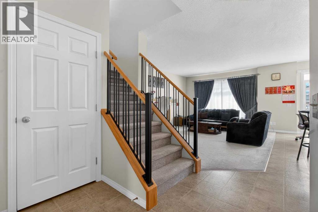 156 Saddlecrest Park NE, Calgary, Alberta  T3J 5L5 - Photo 4 - A2310676