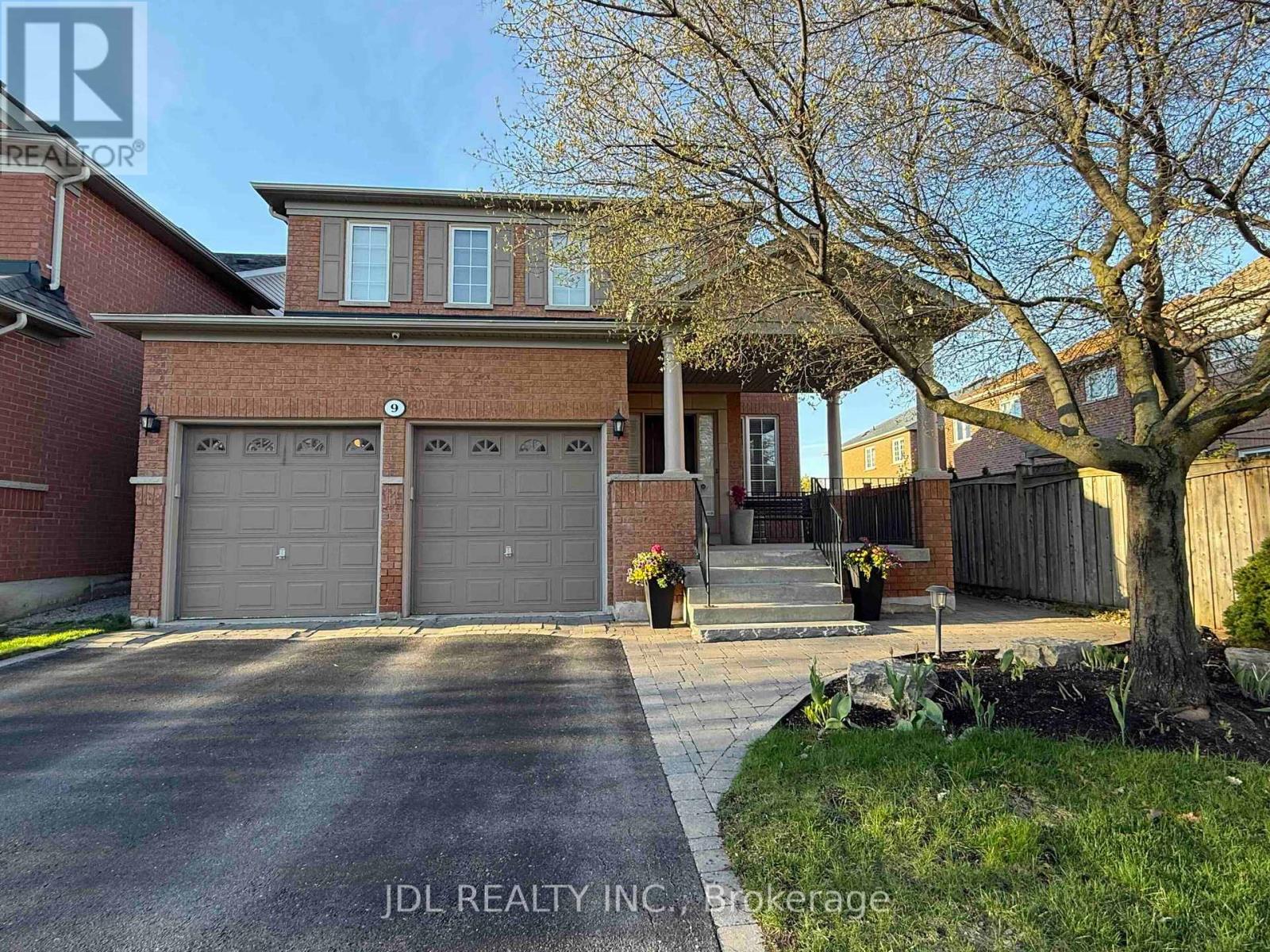9 O'hara Crescent, Richmond Hill, Ontario  L4E 4E1 - Photo 1 - N13136490