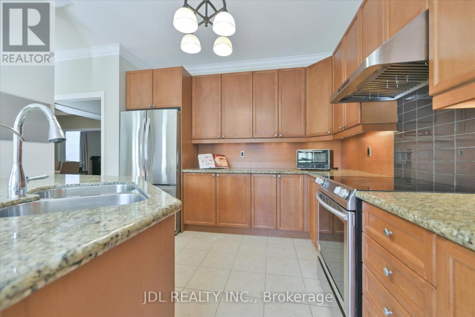 9 O'hara Crescent, Richmond Hill, Ontario  L4E 4E1 - Photo 10 - N13136490