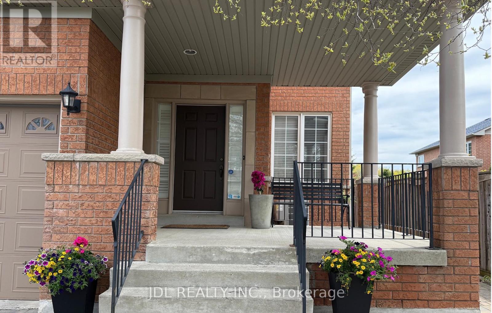 9 O'hara Crescent, Richmond Hill, Ontario  L4E 4E1 - Photo 2 - N13136490