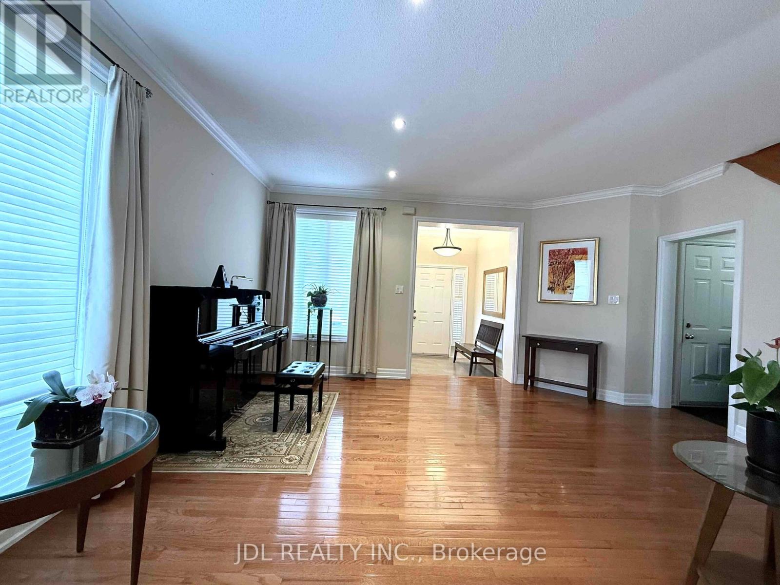 9 O'hara Crescent, Richmond Hill, Ontario  L4E 4E1 - Photo 4 - N13136490