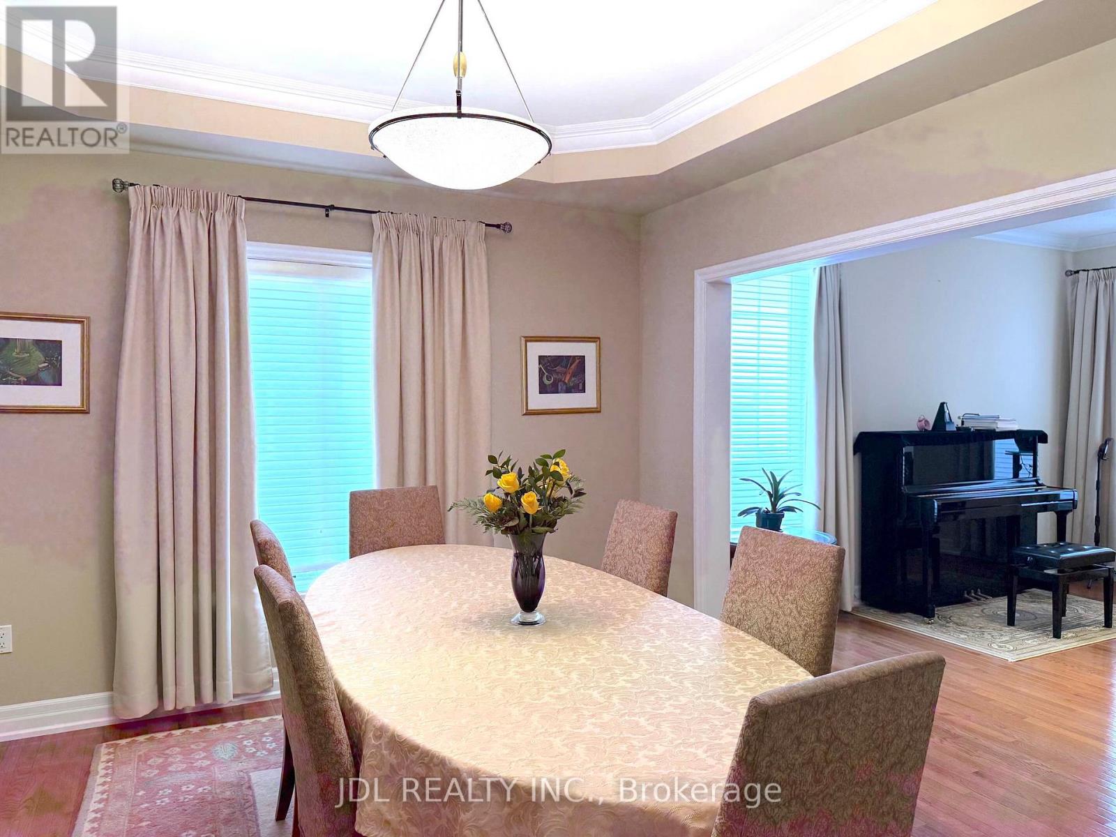 9 O'hara Crescent, Richmond Hill, Ontario  L4E 4E1 - Photo 6 - N13136490