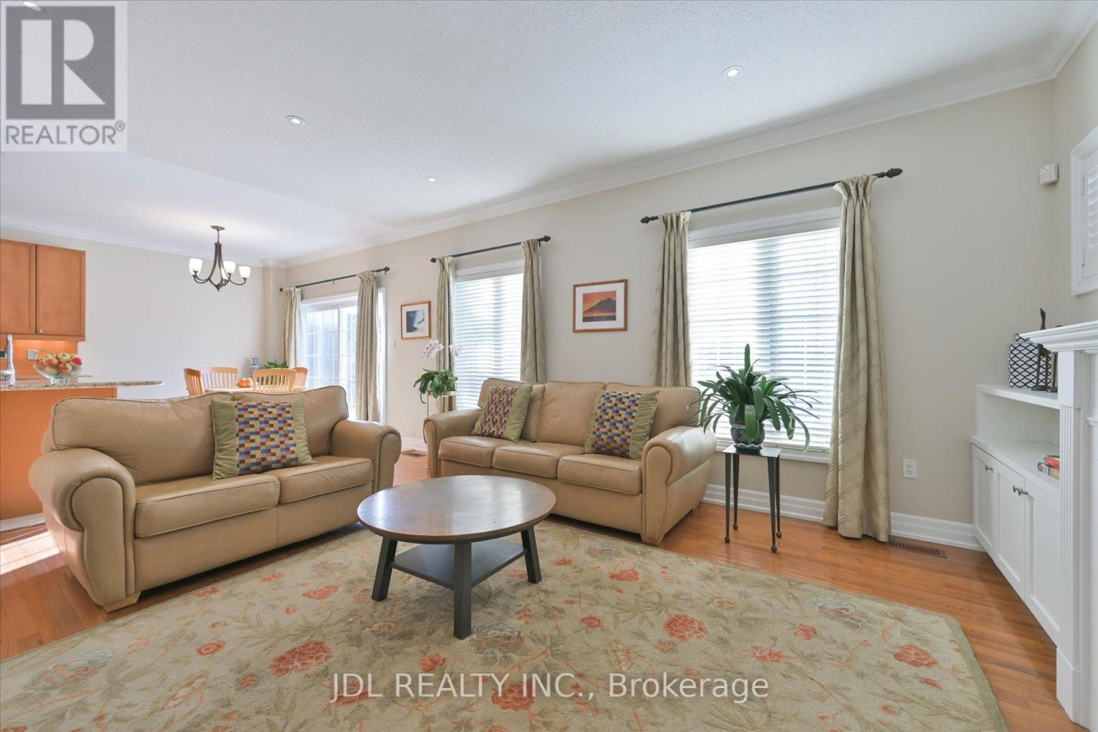 9 O'hara Crescent, Richmond Hill, Ontario  L4E 4E1 - Photo 8 - N13136490