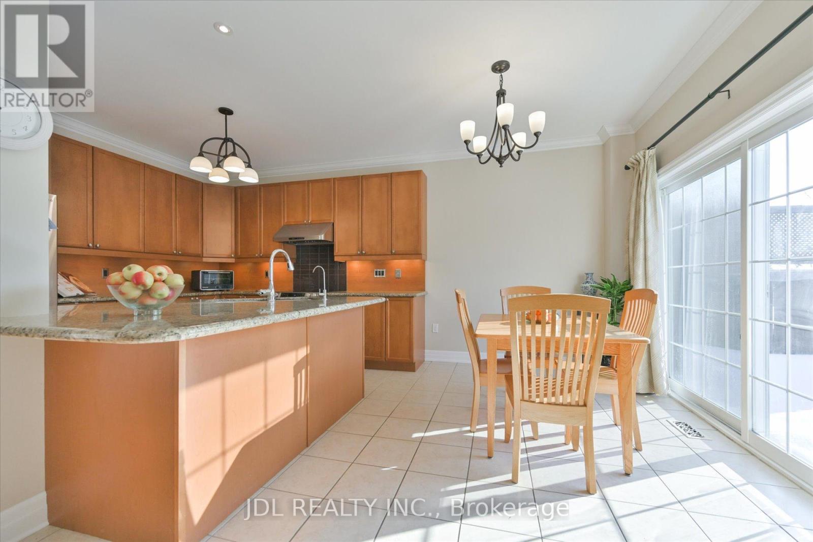 9 O'hara Crescent, Richmond Hill, Ontario  L4E 4E1 - Photo 9 - N13136490