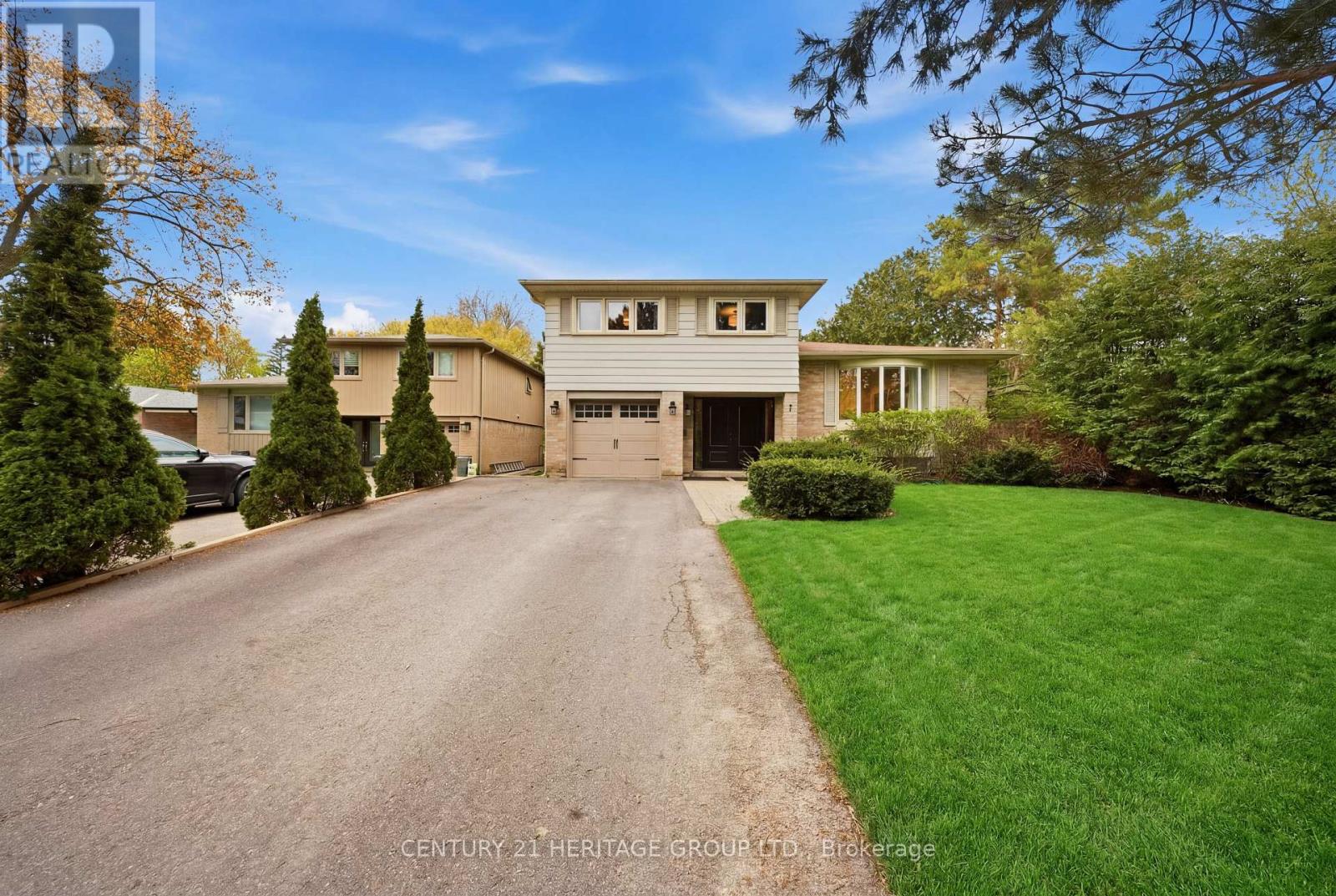 7 CEDAR CRESCENT, Aurora, Ontario