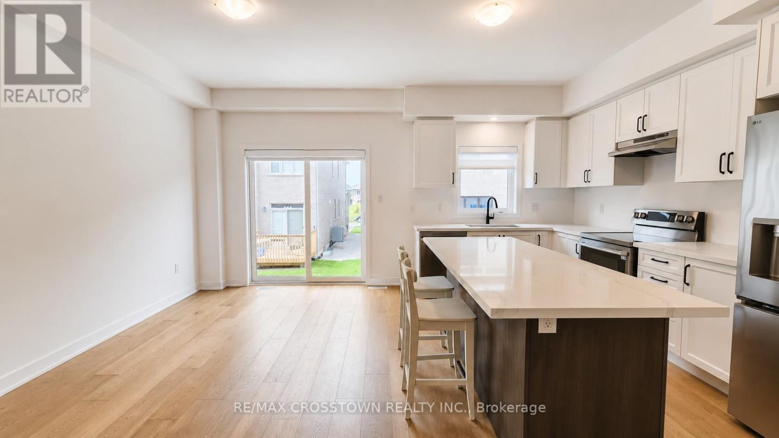 26 Mcaush Street, Barrie, Ontario  L9J 0V6 - Photo 5 - S13136546