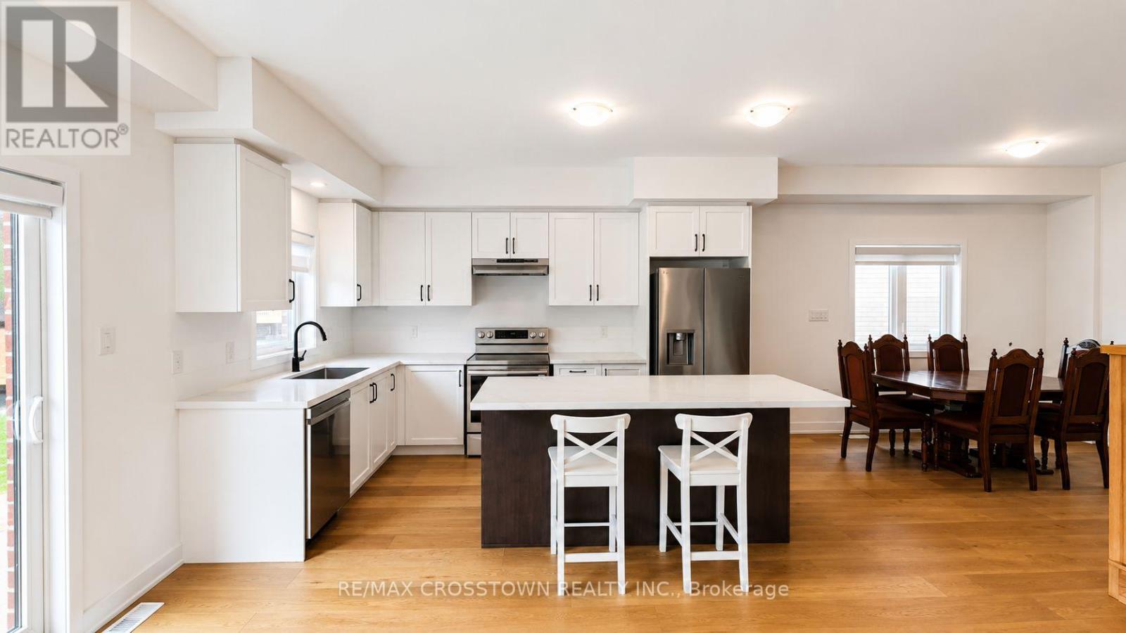 26 Mcaush Street, Barrie, Ontario  L9J 0V6 - Photo 6 - S13136546