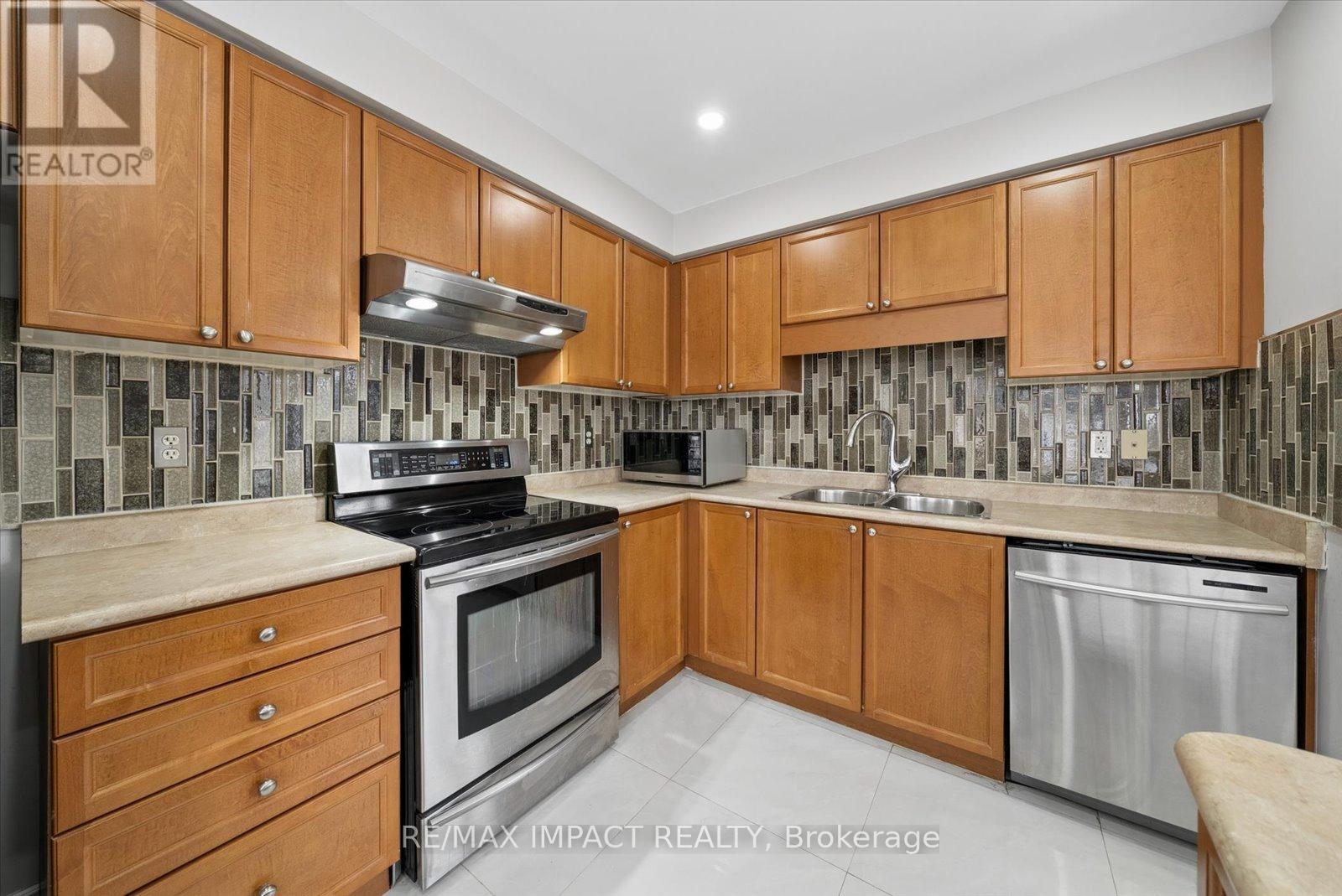 21 Decker Hollow Circle, Brampton, Ontario  L6X 0K9 - Photo 12 - W13136774