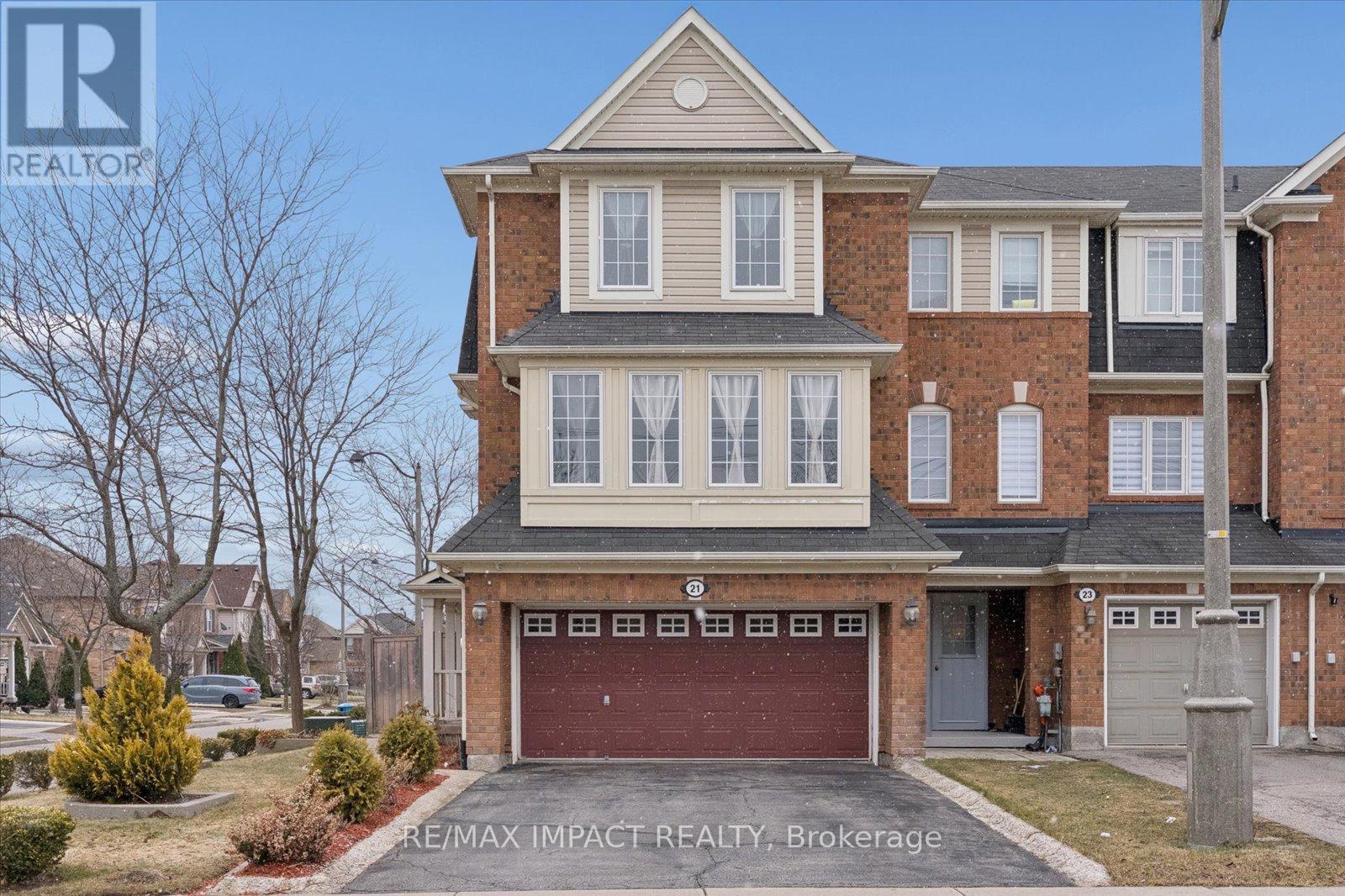 21 Decker Hollow Circle, Brampton, Ontario  L6X 0K9 - Photo 5 - W13136774