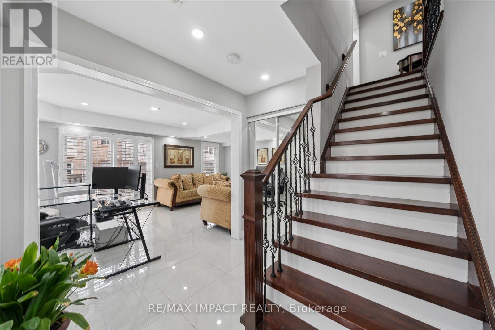 21 Decker Hollow Circle, Brampton, Ontario  L6X 0K9 - Photo 8 - W13136774