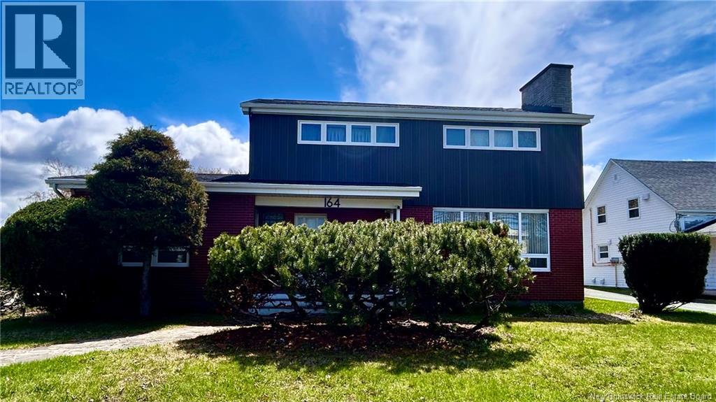 164 St-Pierre O, Caraquet, New Brunswick