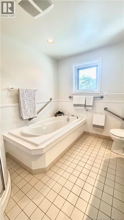 164 St-Pierre O, Caraquet, New Brunswick  E1W 1A5 - Photo 35 - NB137413