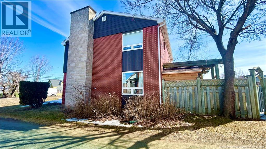 164 St-Pierre O, Caraquet, New Brunswick  E1W 1A5 - Photo 9 - NB137413