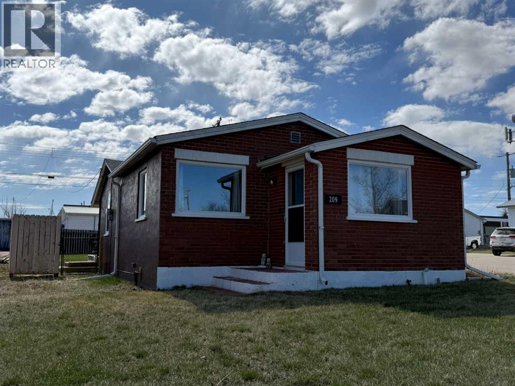 209 1 Street N, Vulcan, Alberta  T0L 2B0 - Photo 1 - A2305991