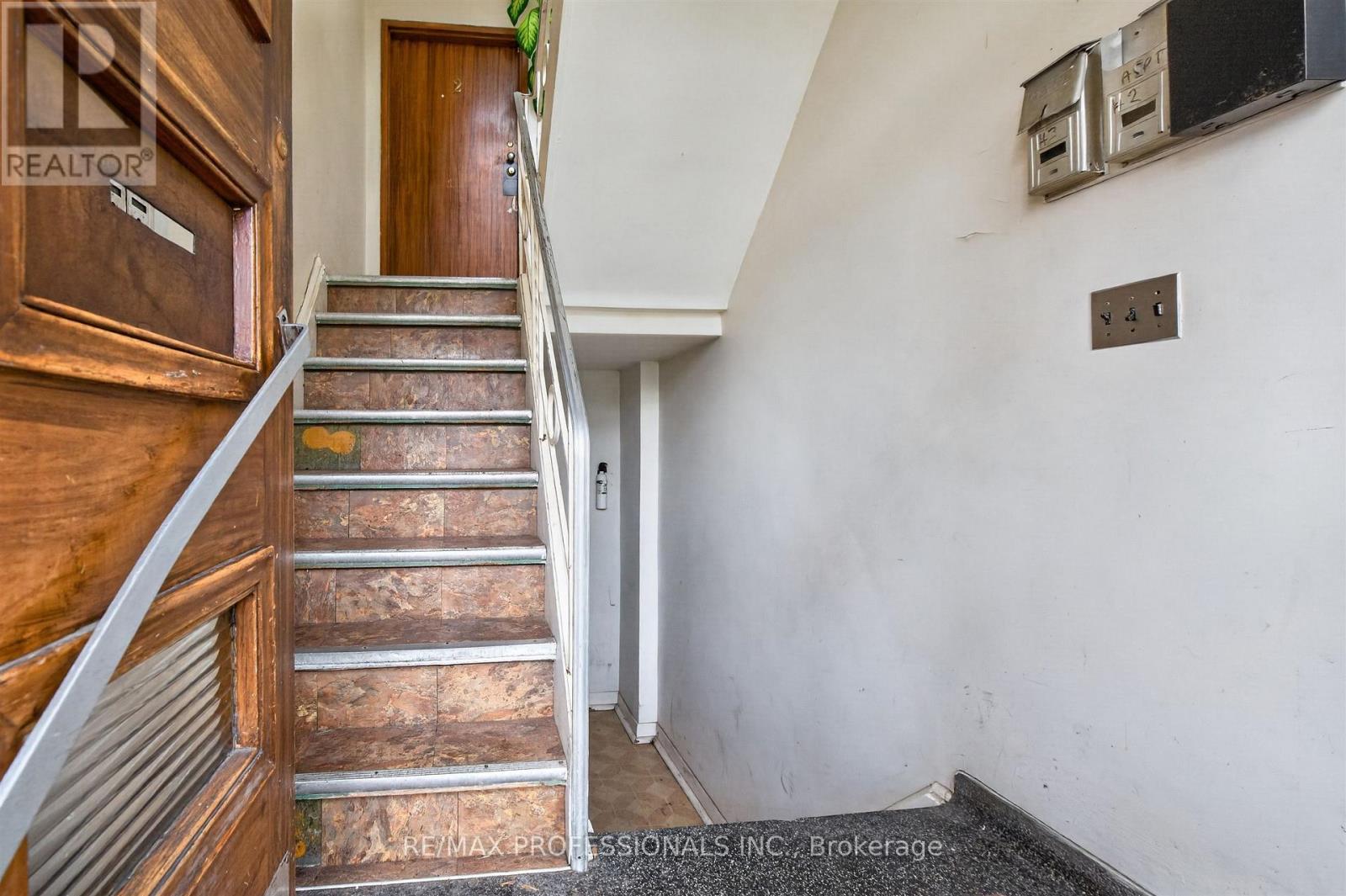 132-134 Trowell Avenue, Toronto, Ontario  M6M 1L7 - Photo 13 - W13136470