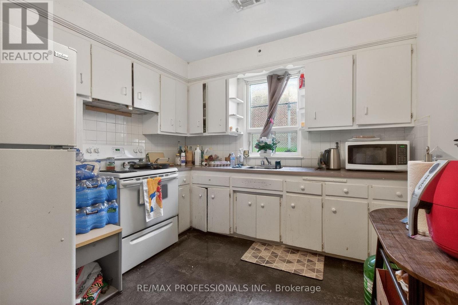 132-134 Trowell Avenue, Toronto, Ontario  M6M 1L7 - Photo 24 - W13136470