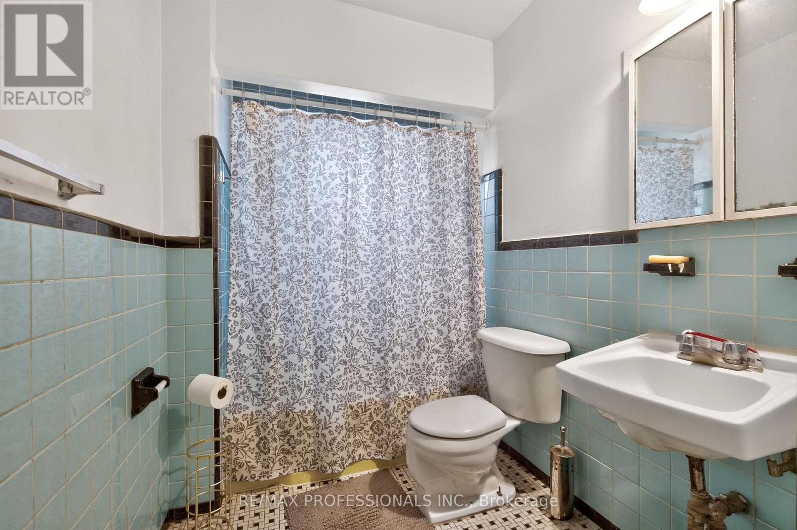 132-134 Trowell Avenue, Toronto, Ontario  M6M 1L7 - Photo 27 - W13136470