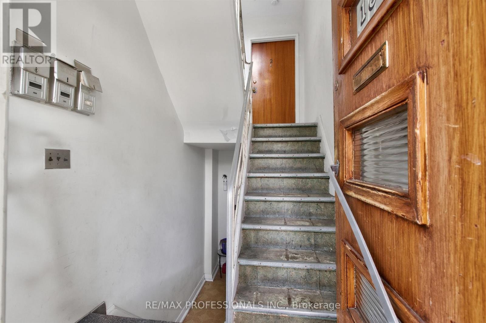 132-134 Trowell Avenue, Toronto, Ontario  M6M 1L7 - Photo 4 - W13136470
