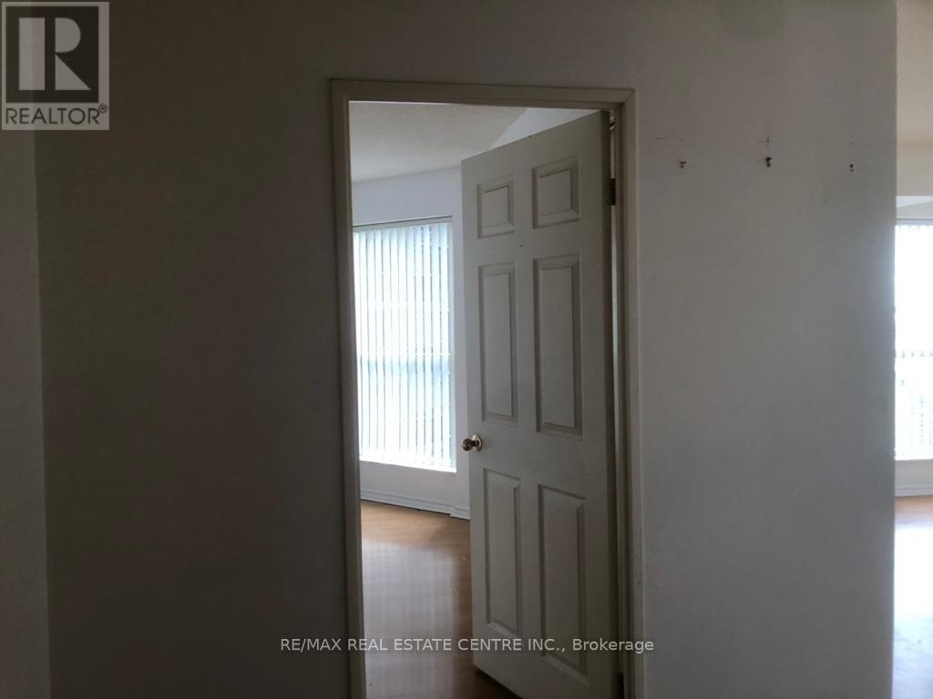 804 - 335 Webb Drive, Mississauga, Ontario  L5B 4A1 - Photo 10 - W13136536