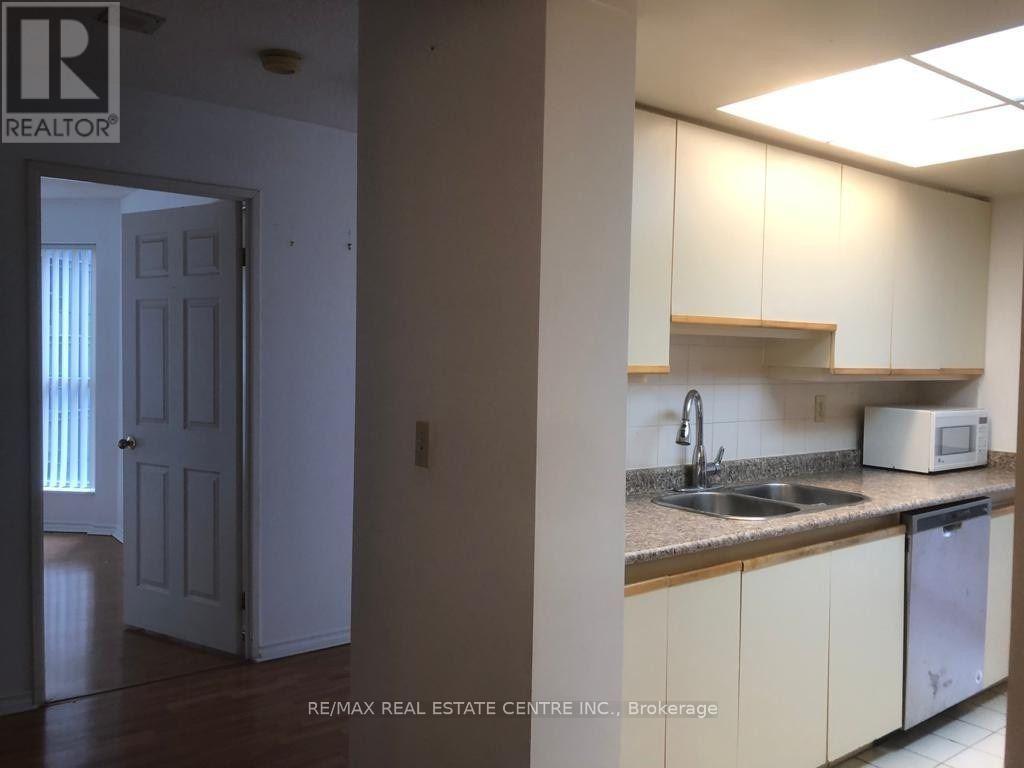 804 - 335 Webb Drive, Mississauga, Ontario  L5B 4A1 - Photo 12 - W13136536