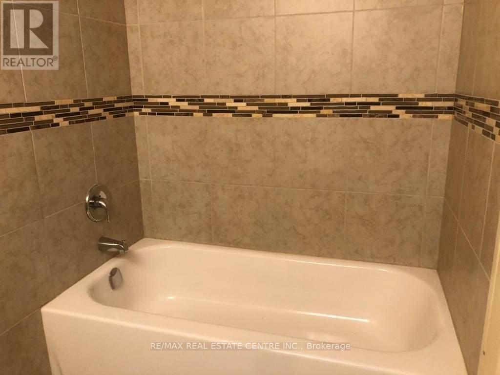 804 - 335 Webb Drive, Mississauga, Ontario  L5B 4A1 - Photo 13 - W13136536