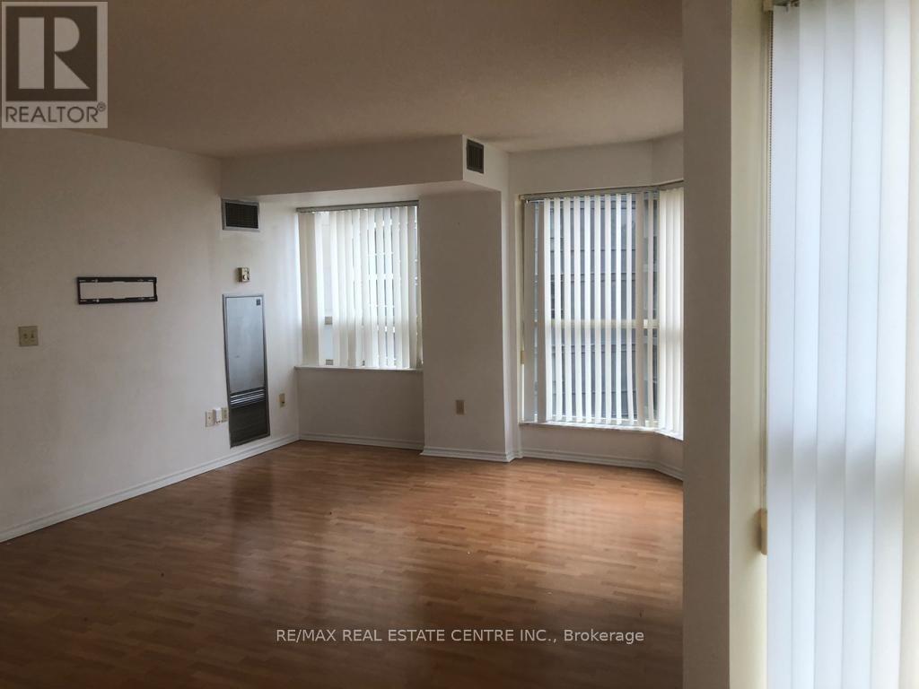 804 - 335 Webb Drive, Mississauga, Ontario  L5B 4A1 - Photo 2 - W13136536