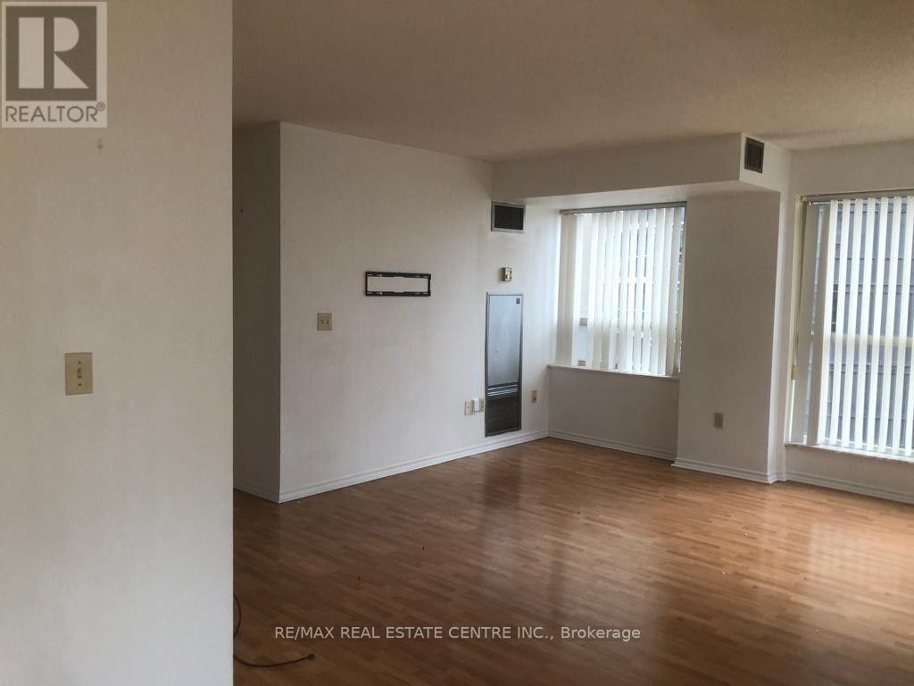 804 - 335 Webb Drive, Mississauga, Ontario  L5B 4A1 - Photo 3 - W13136536