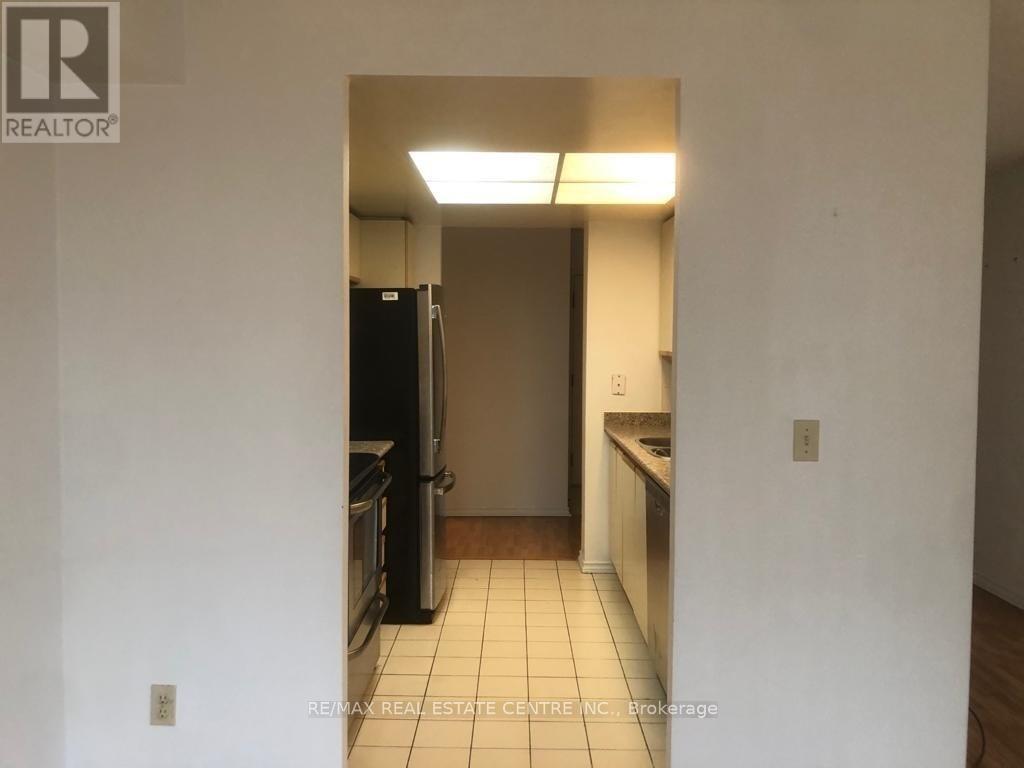 804 - 335 Webb Drive, Mississauga, Ontario  L5B 4A1 - Photo 4 - W13136536