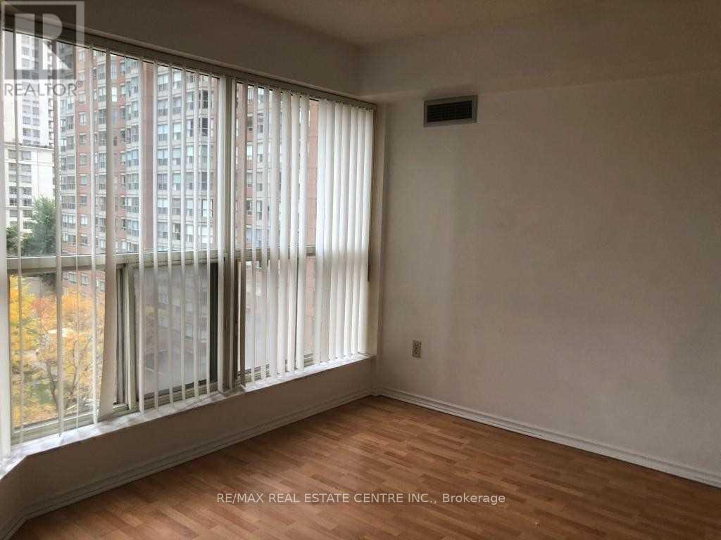 804 - 335 Webb Drive, Mississauga, Ontario  L5B 4A1 - Photo 5 - W13136536