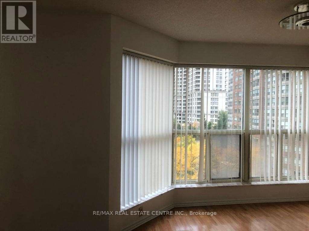804 - 335 Webb Drive, Mississauga, Ontario  L5B 4A1 - Photo 6 - W13136536