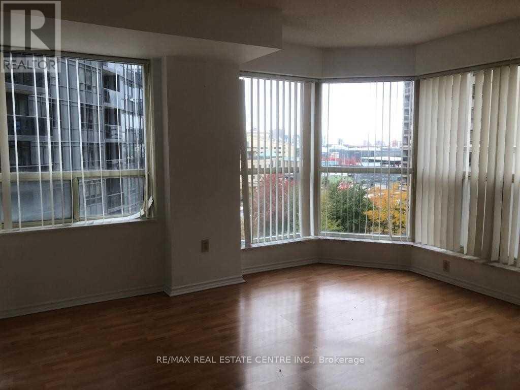 804 - 335 Webb Drive, Mississauga, Ontario  L5B 4A1 - Photo 7 - W13136536