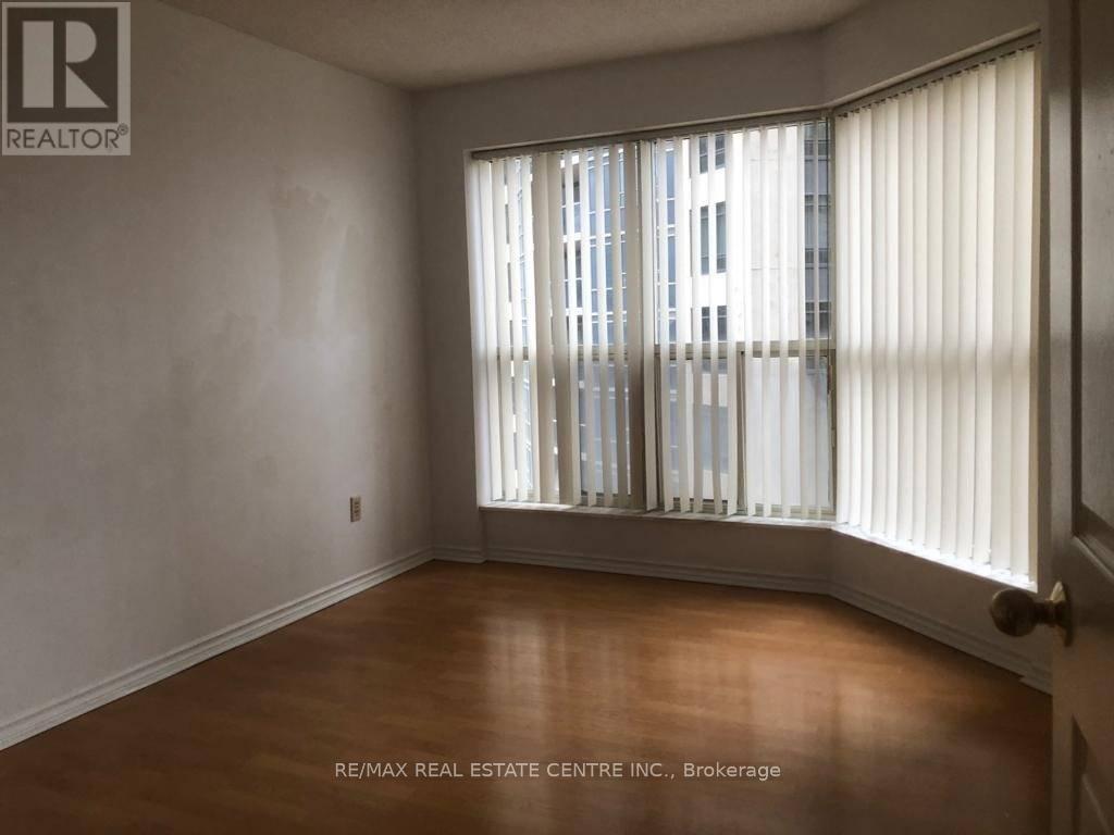 804 - 335 Webb Drive, Mississauga, Ontario  L5B 4A1 - Photo 9 - W13136536