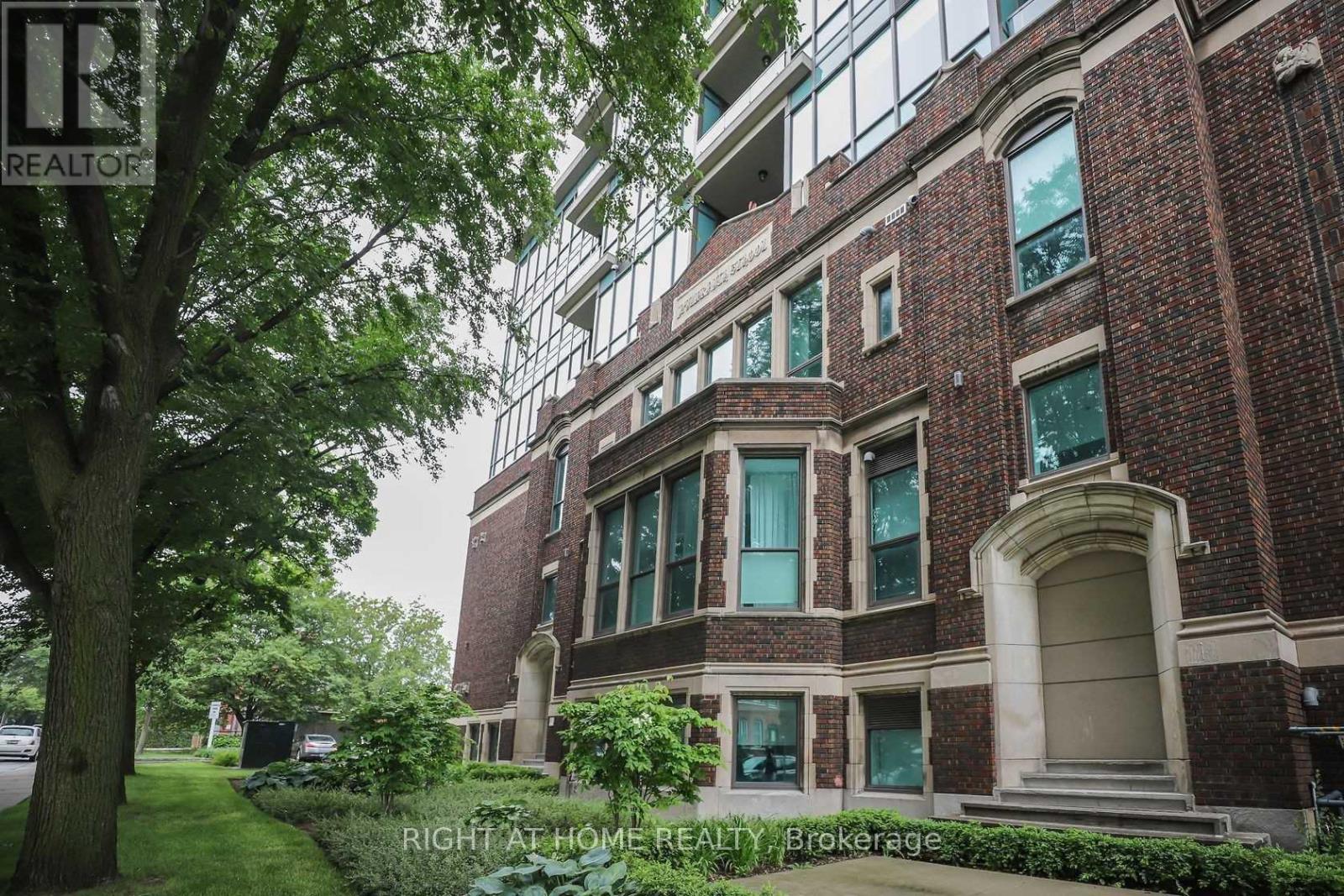 102 - 50 MURRAY STREET W, Hamilton, Ontario