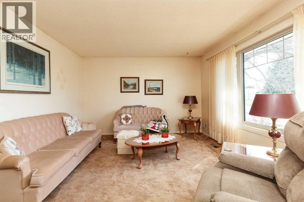 61 Park Meadows Boulevard N, Lethbridge, Alberta  T1H 4H7 - Photo 4 - A2309958