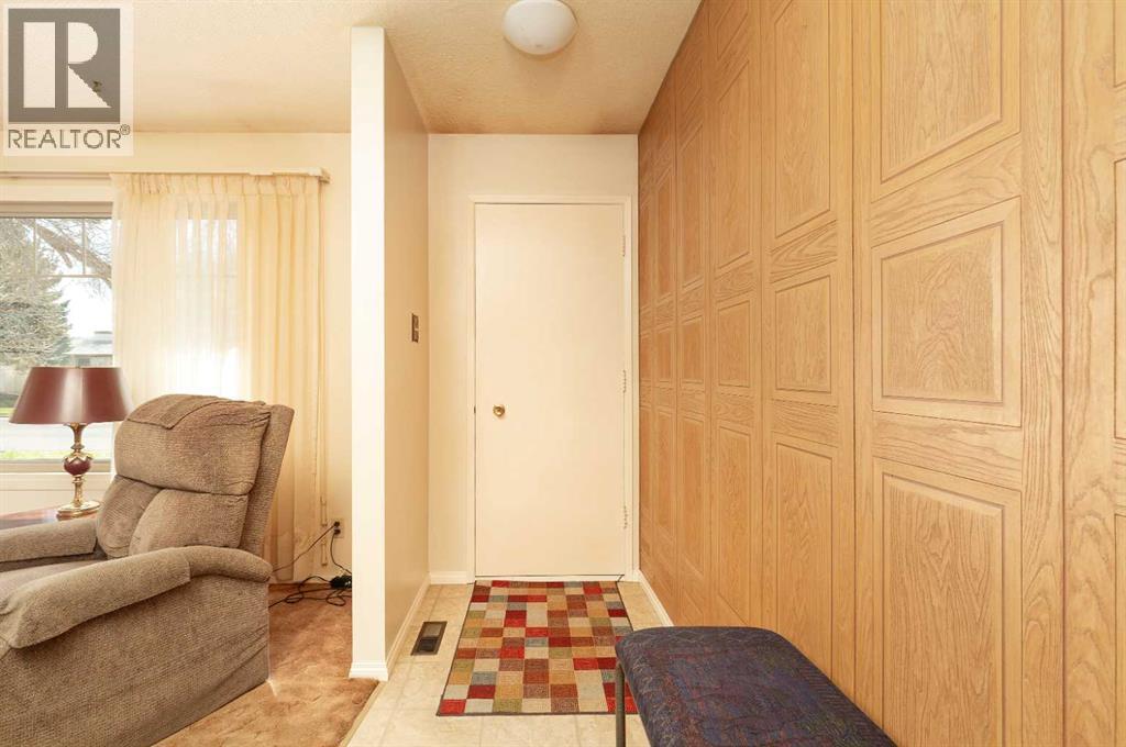 61 Park Meadows Boulevard N, Lethbridge, Alberta  T1H 4H7 - Photo 2 - A2309958