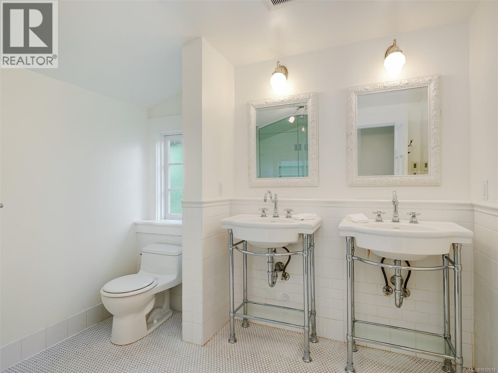 972 Wilmer St, Victoria, British Columbia  V8S 4B7 - Photo 19 - 1037019