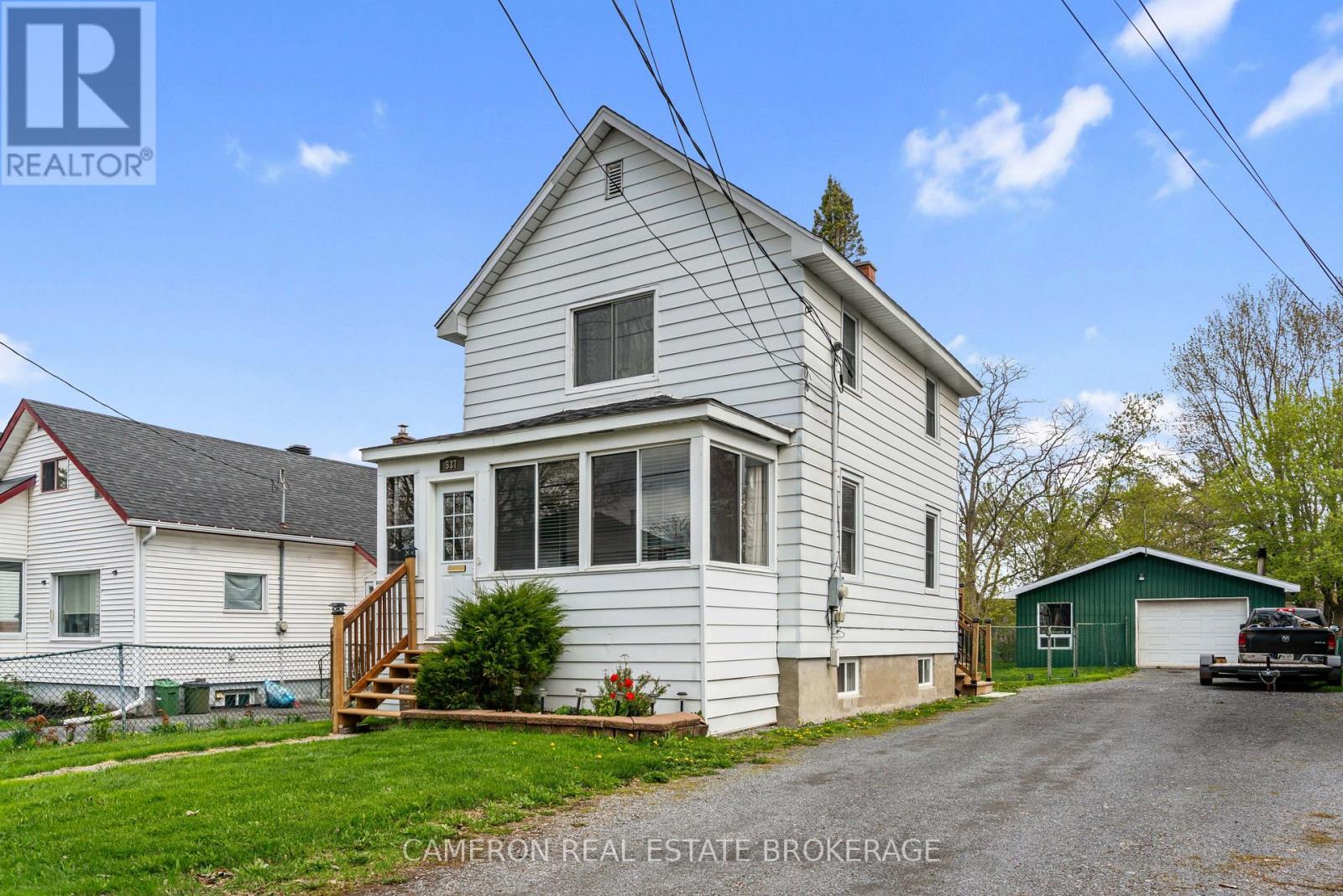 <h3>$324,900</h3><p>537 Gloucester Street N, Cornwall, Ontario</p>