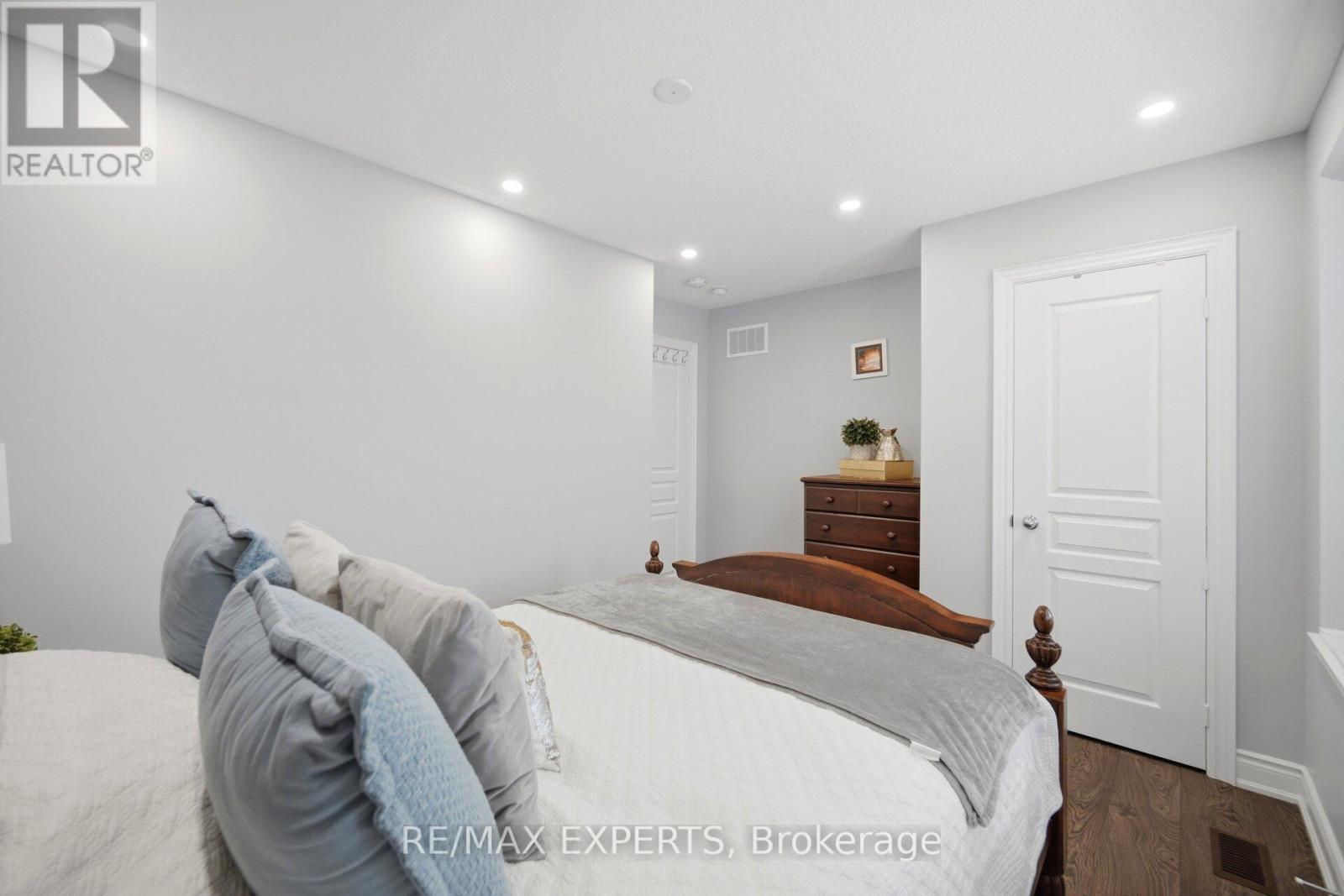 64 Holbrook Court, Milton, Ontario  L9E 1J1 - Photo 32 - W13135998