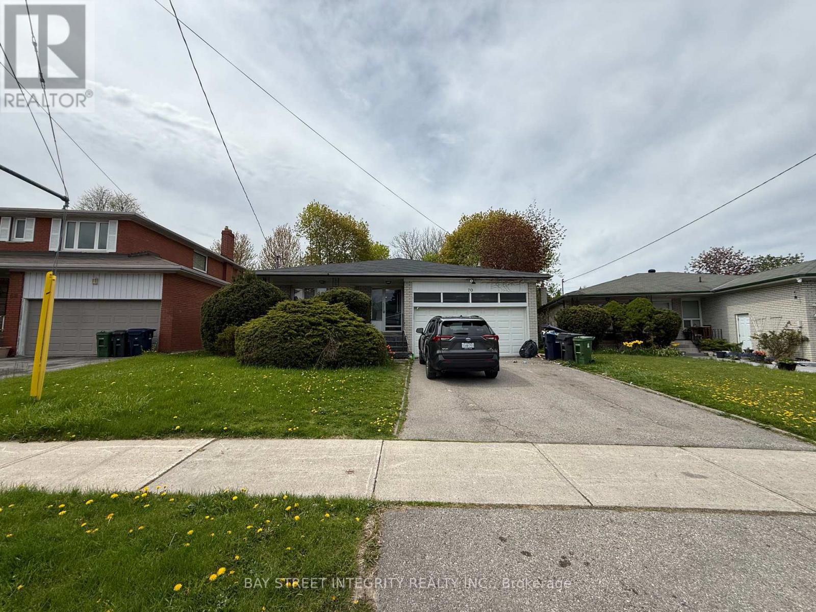 70 Mosedale Crescent, Toronto, Ontario  M2J 3A4 - Photo 1 - C13136616