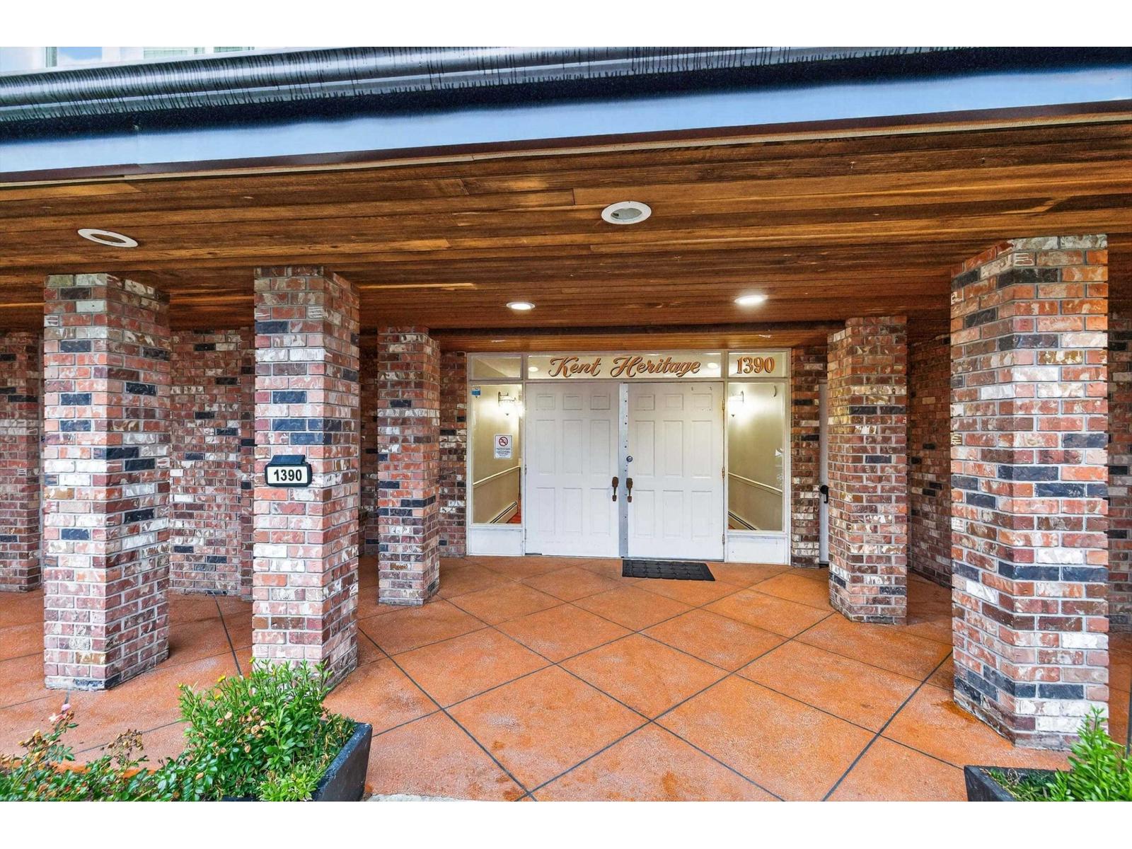 104 1390 Martin Street Street, White Rock, British Columbia  V4B 3W5 - Photo 3 - R3124328