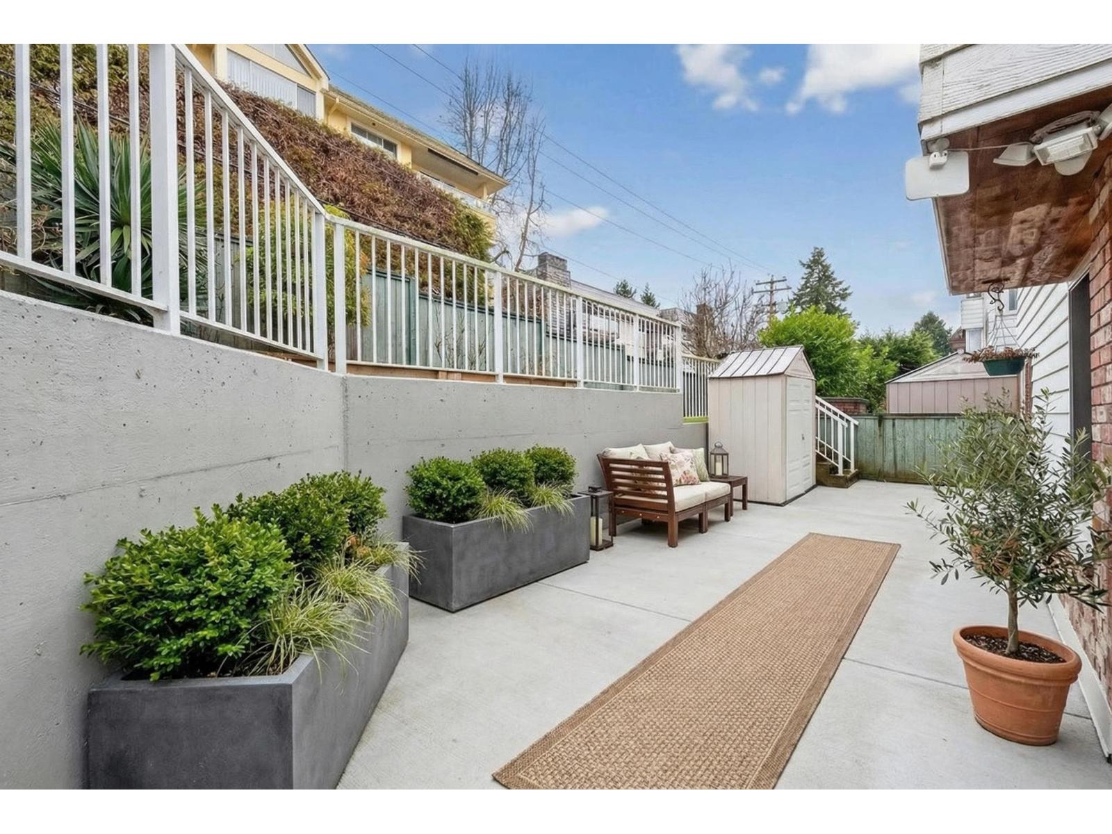 104 1390 MARTIN STREET STREET, White Rock, British Columbia